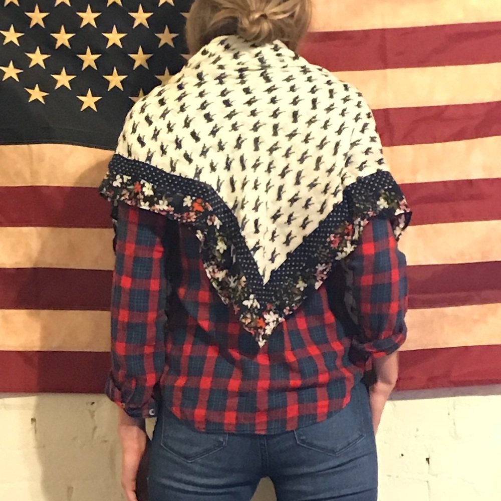 Patterned scarf - Picture 2 of 8